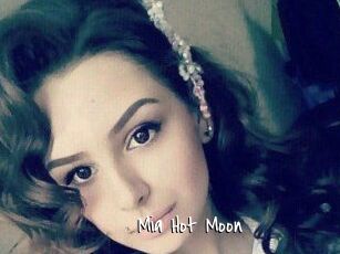 Mia_Hot_Moon