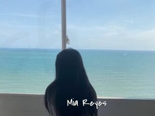 Mia_Reyes