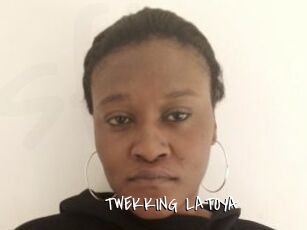 TWEKKING_LATOYA